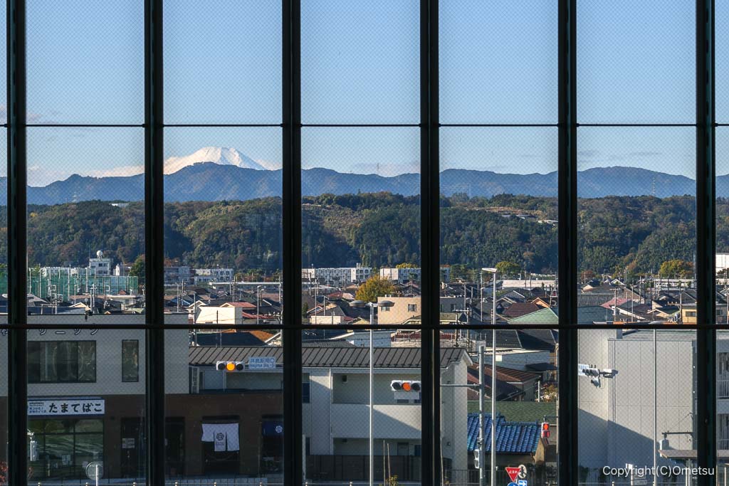 拝島駅・コンコースからの富士山