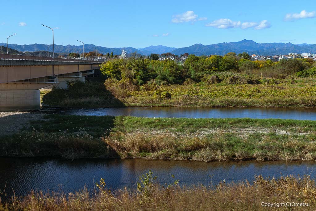 五日市街道・睦橋付近からの大岳山