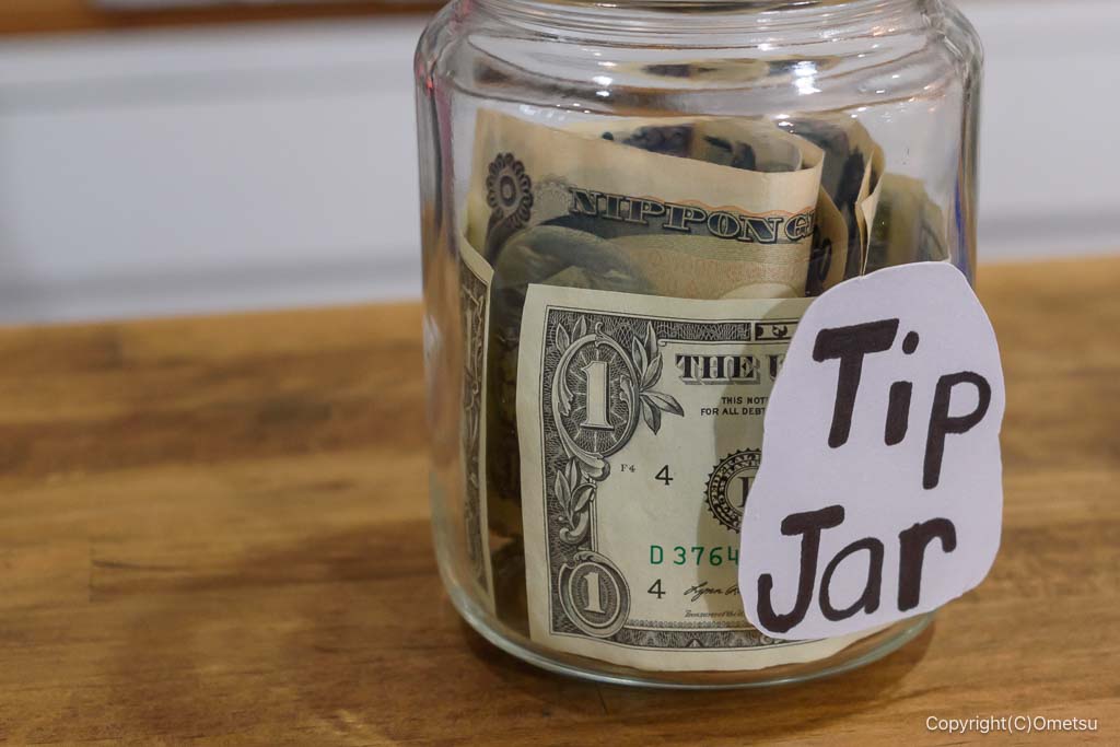 福生・Maria’s Terraceの、チップ入れ