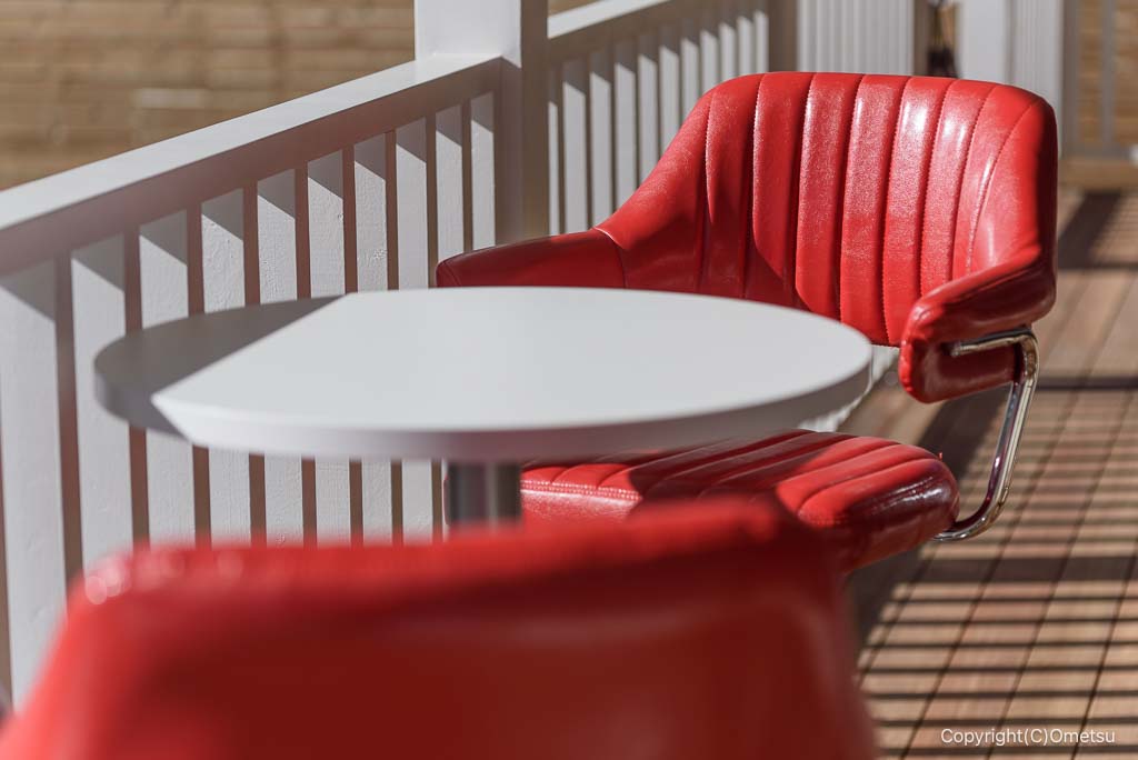 サンライズこやす 併設の、こやすカフェのテラス席