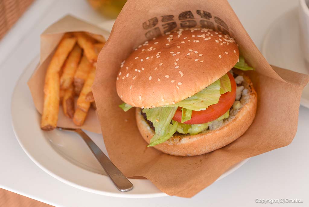 サンライズこやす 併設の、こやすカフェの、ハンバーガー