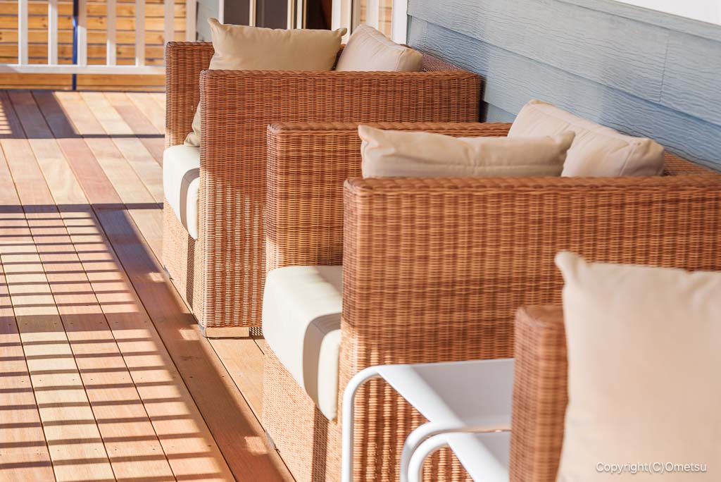 サンライズこやす 併設の、こやすカフェのテラス席