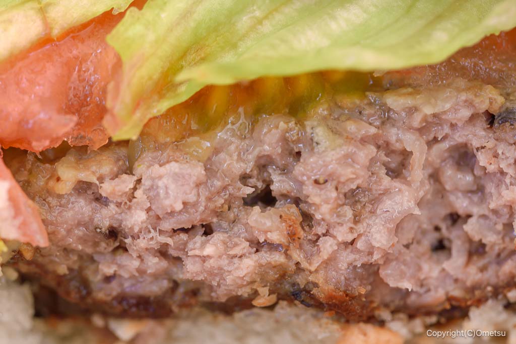 サンライズこやす 併設の、こやすカフェの、ハンバーガーの肉