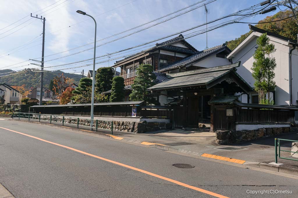 青梅・黒沢石灰採掘場付近の、都道194号線