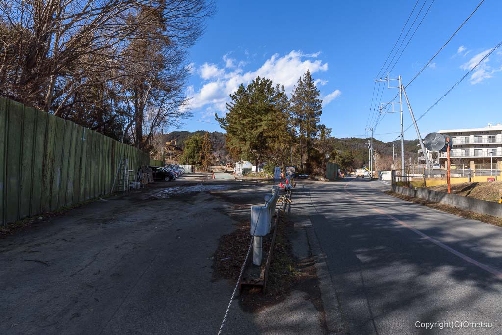 青梅・黒沢石灰採掘場入口付近