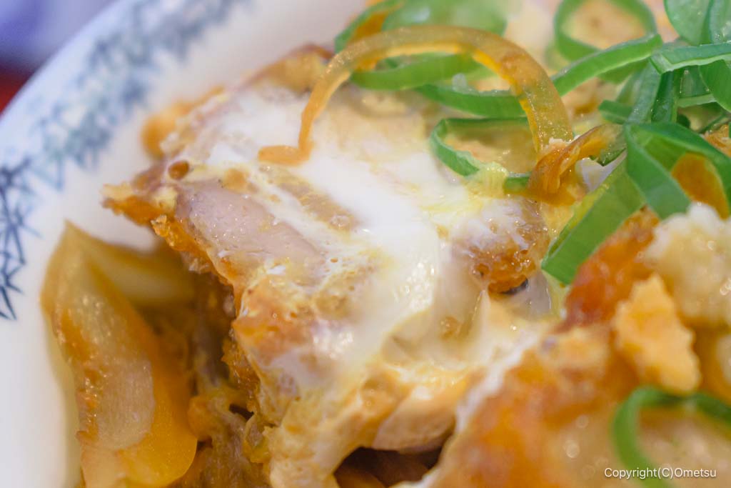 拝島・あづま家の、カツ丼の卵