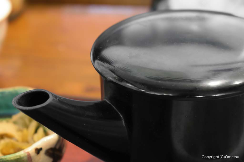 拝島・あづま家の、蕎麦湯の瓶