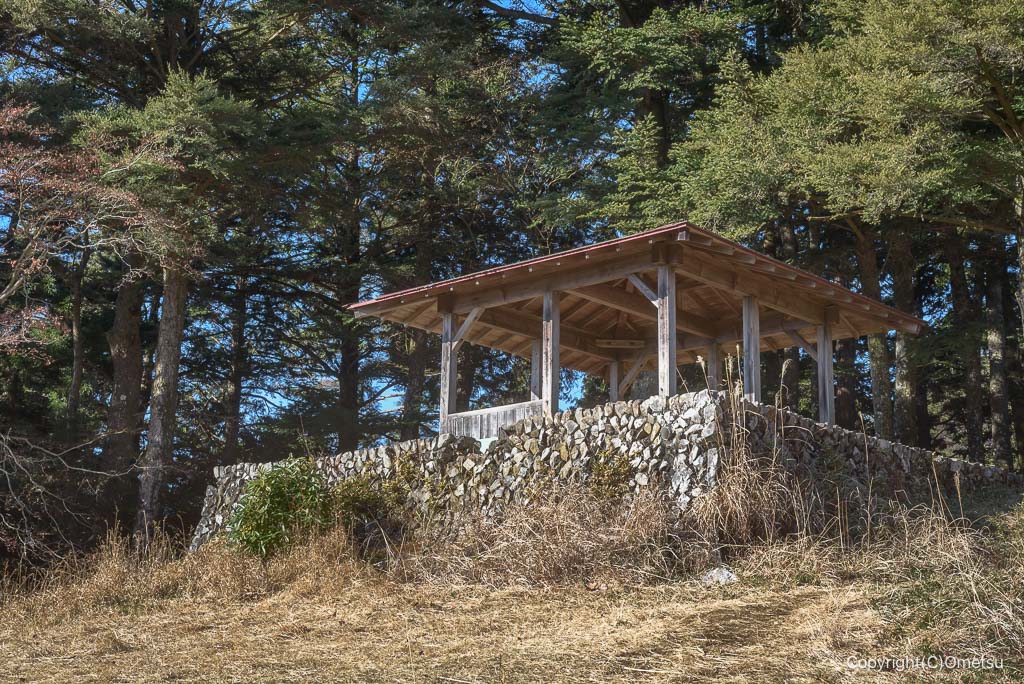 青梅市・御岳山、長尾平の東屋