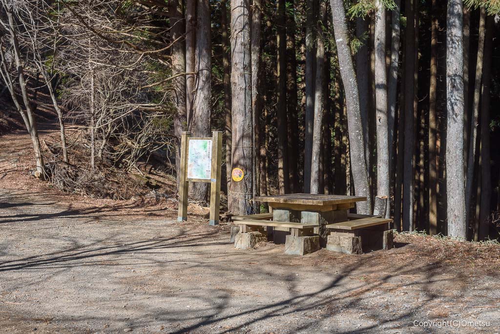 青梅市・御岳山、富士峰園地・西側広場