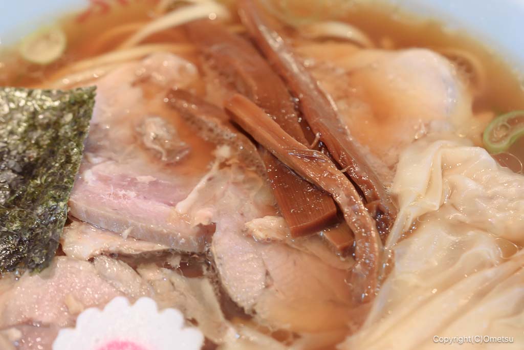 マルフル食堂  旧青梅街道店の、ワンタンチャーシュー麺の具材