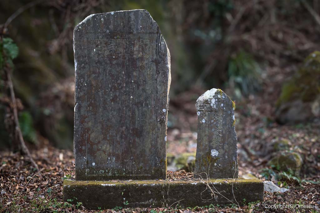 日の出町、一ノ護王神社付近の、切通の碑