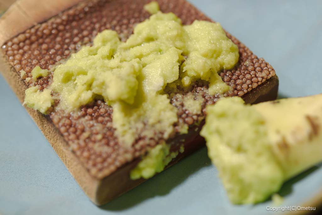 青梅市・御岳渓谷の、隼の、すり立ての生ワサビ