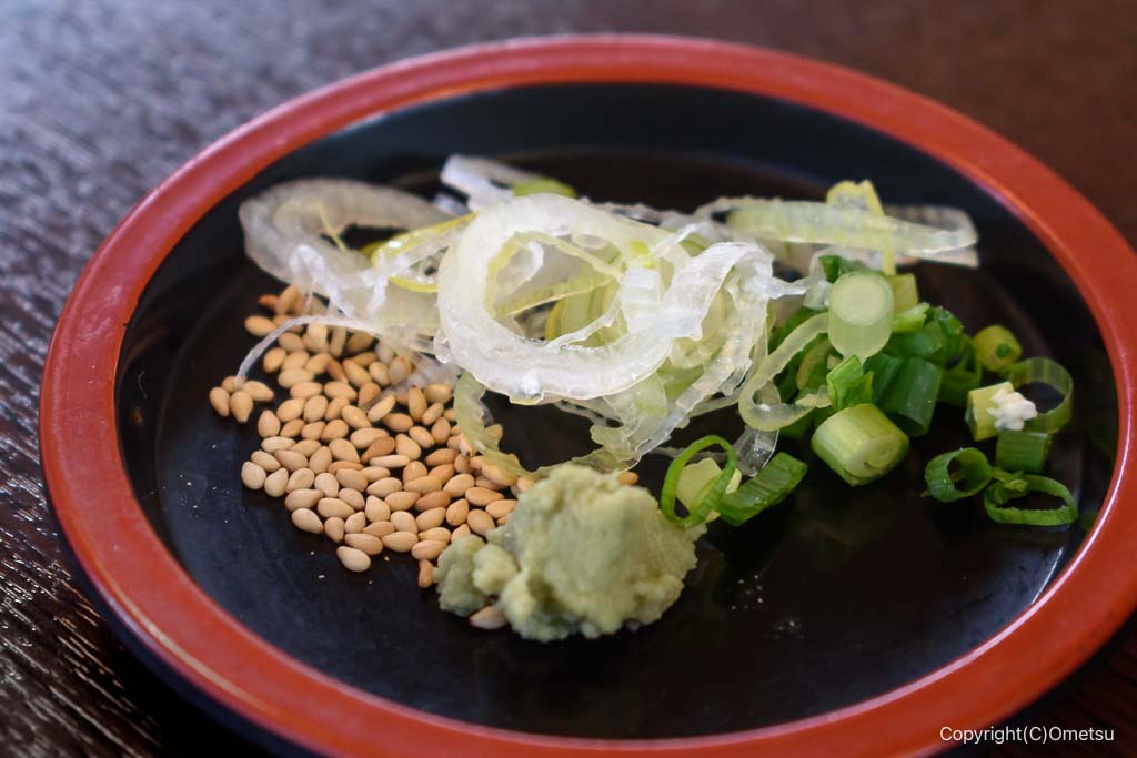 青梅・温石亭 いちゑの、蕎麦の薬味