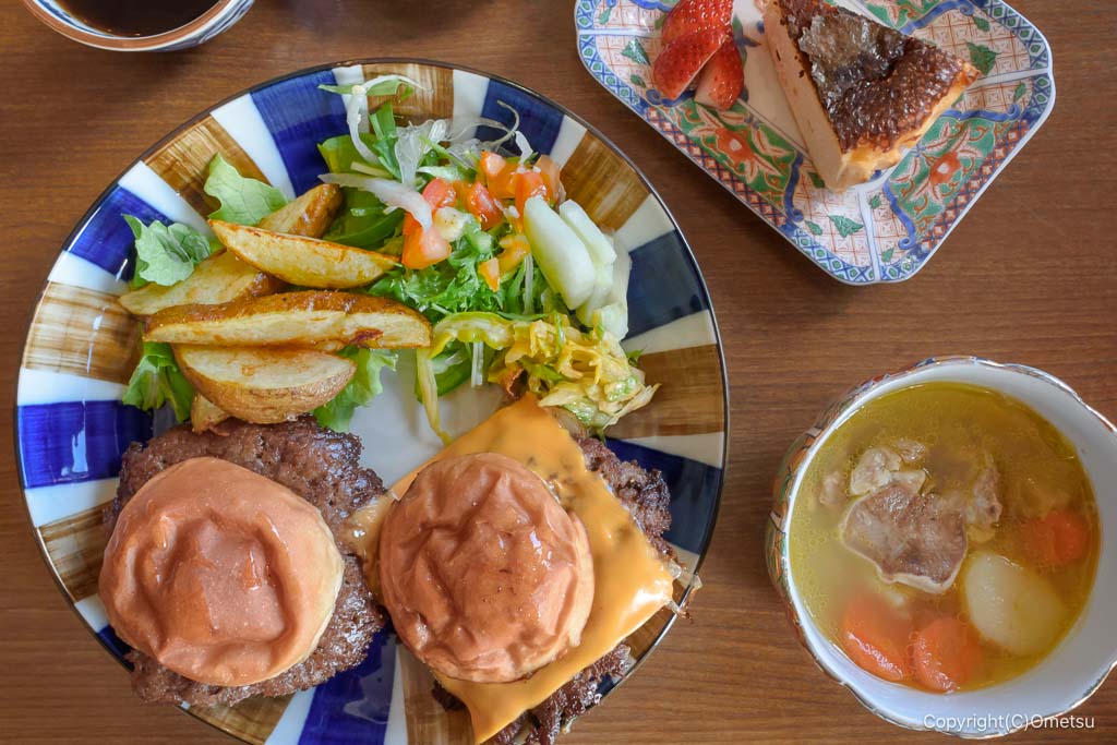 青梅のハンバーガー店・杉屋の、ハンバーガー・サラダセット