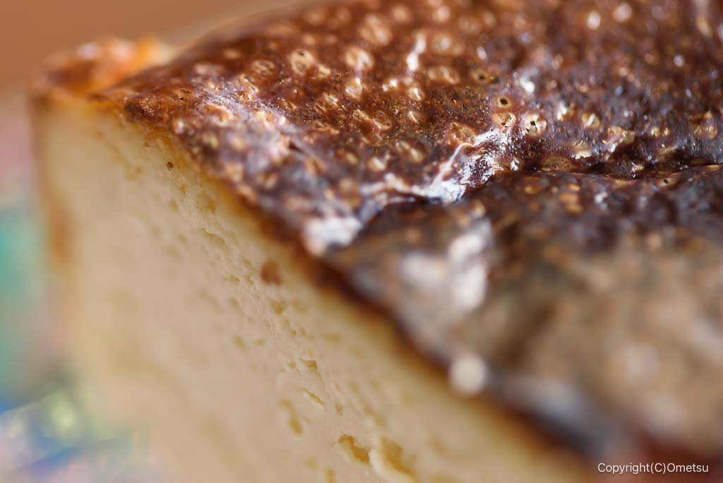 青梅のハンバーガー店・杉屋の、バスクチーズケーキの焼き目