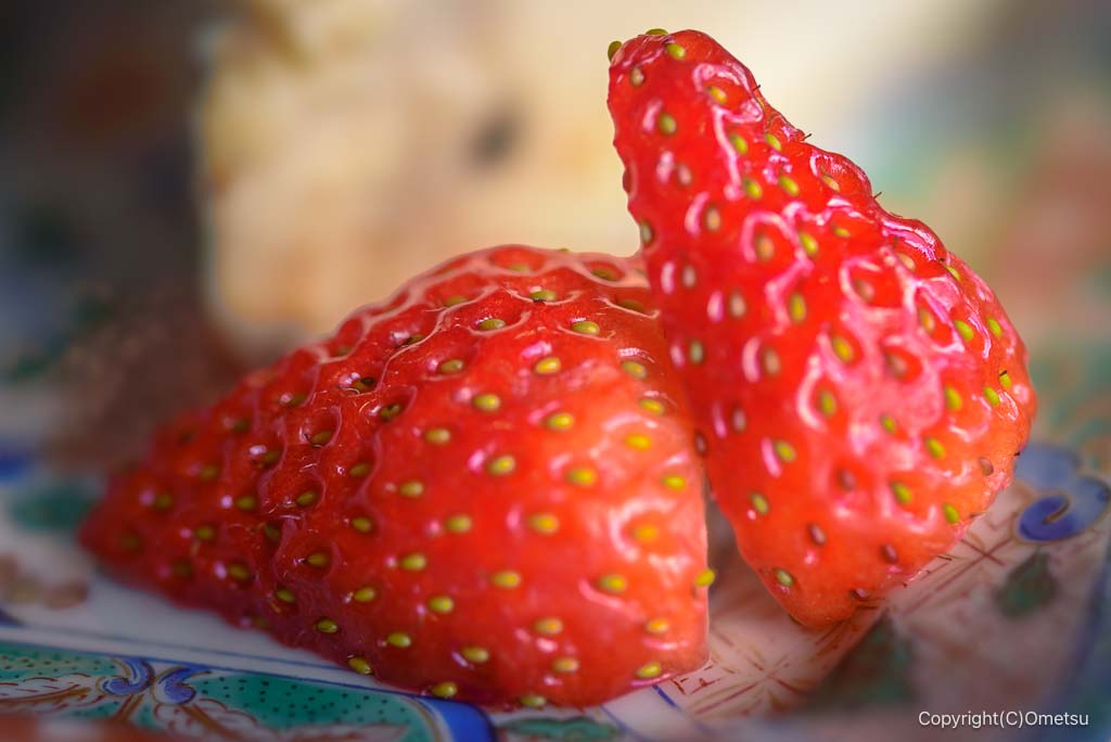 青梅のハンバーガー店・杉屋の、バスクチーズケーキのイチゴ