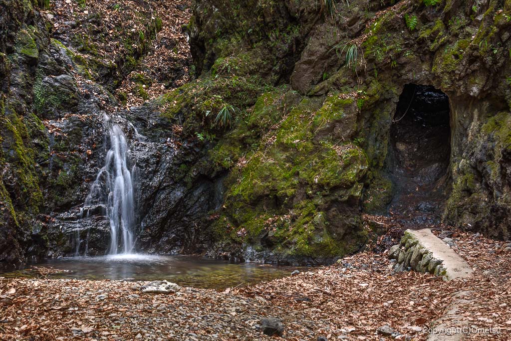 金剛の滝・雌滝とトンネル