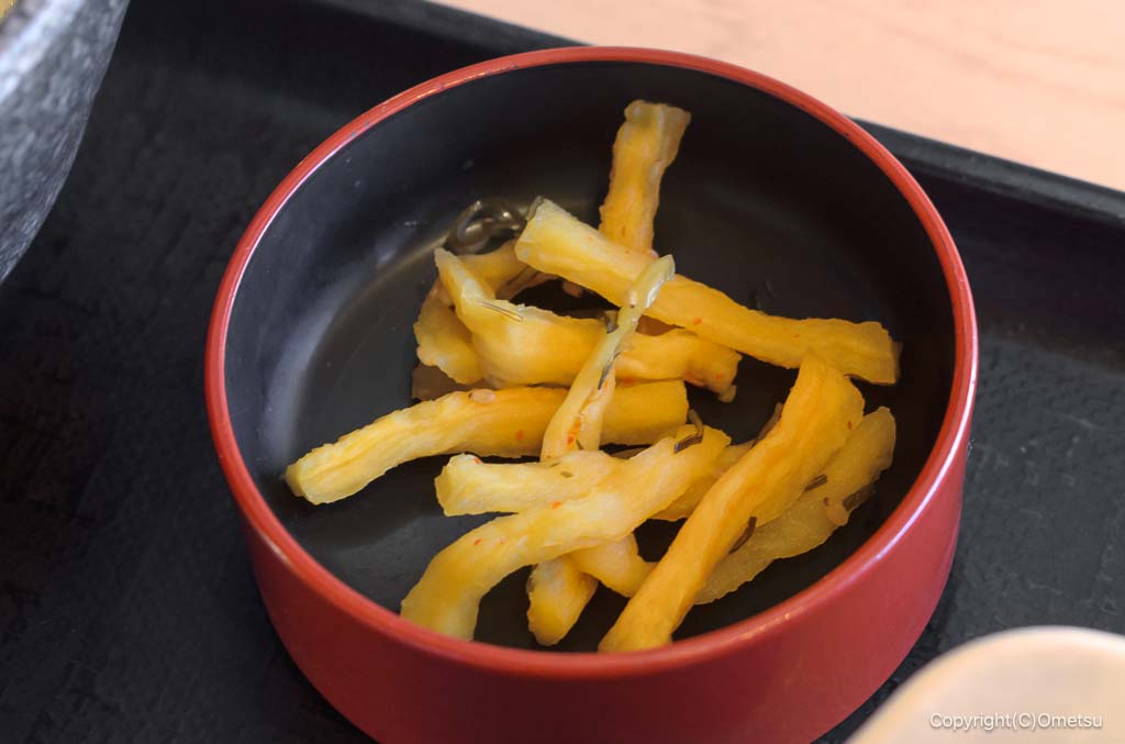 久兵衛屋 青梅新町店の、朝食・肉汁定食の漬物