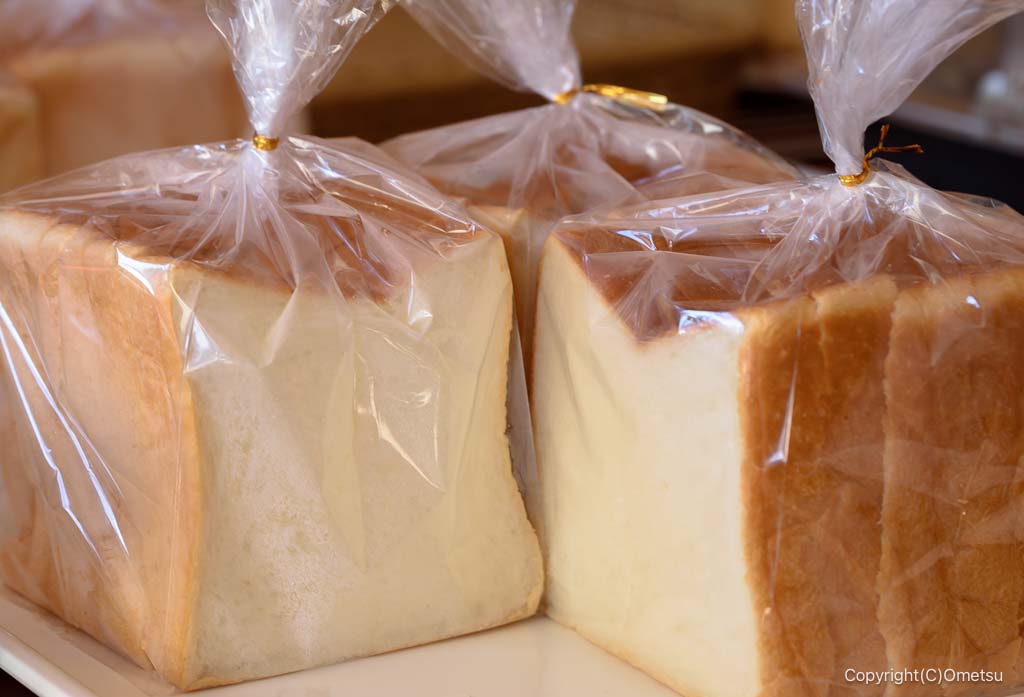 福生市・フォルテの食パン