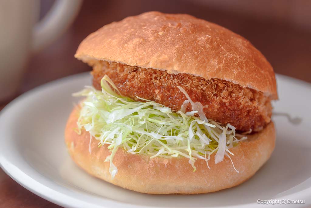 福生市・フォルテの、コロッケパン