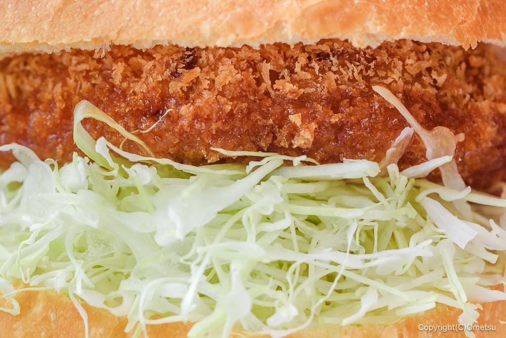 福生市・フォルテの、コロッケパンの具