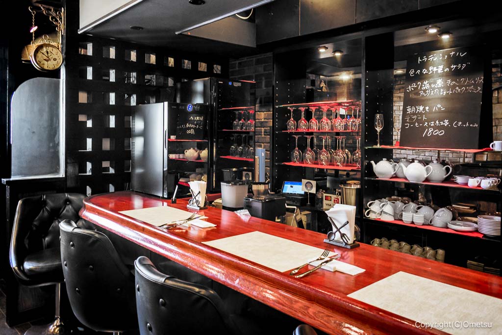 羽村 WINSTUB 4416のカウンター席