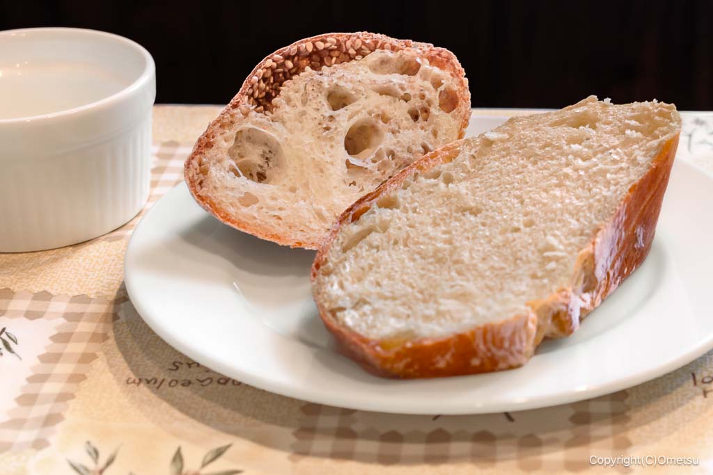 羽村 WINSTUB 4416の、自家製パン