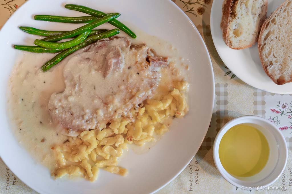 羽村 WINSTUB 4416の、ポーク蒸し煮・キノコクリームソース