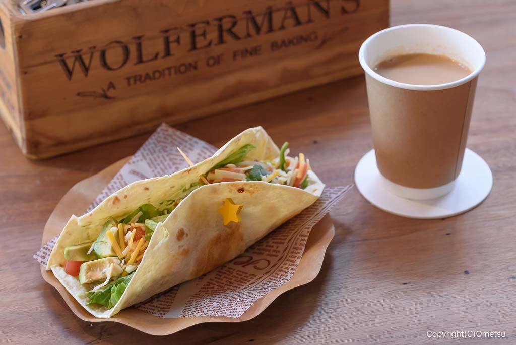 青梅市・梅郷の、ノコギリカフェのタコスと、カフェオレ