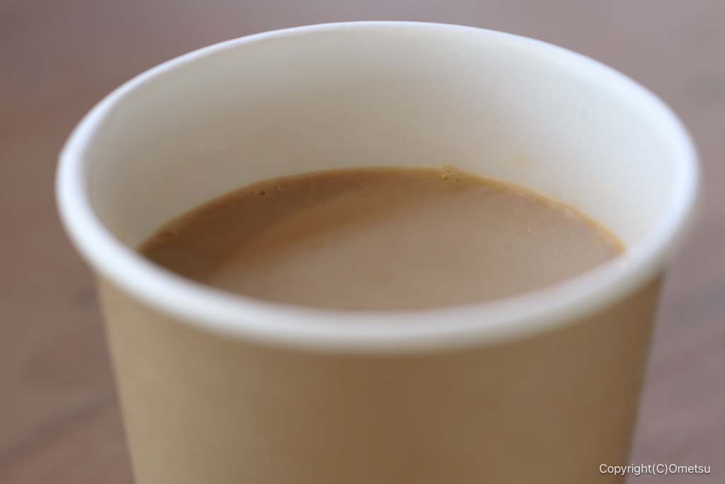 青梅市・梅郷の、ノコギリカフェのカフェオレ