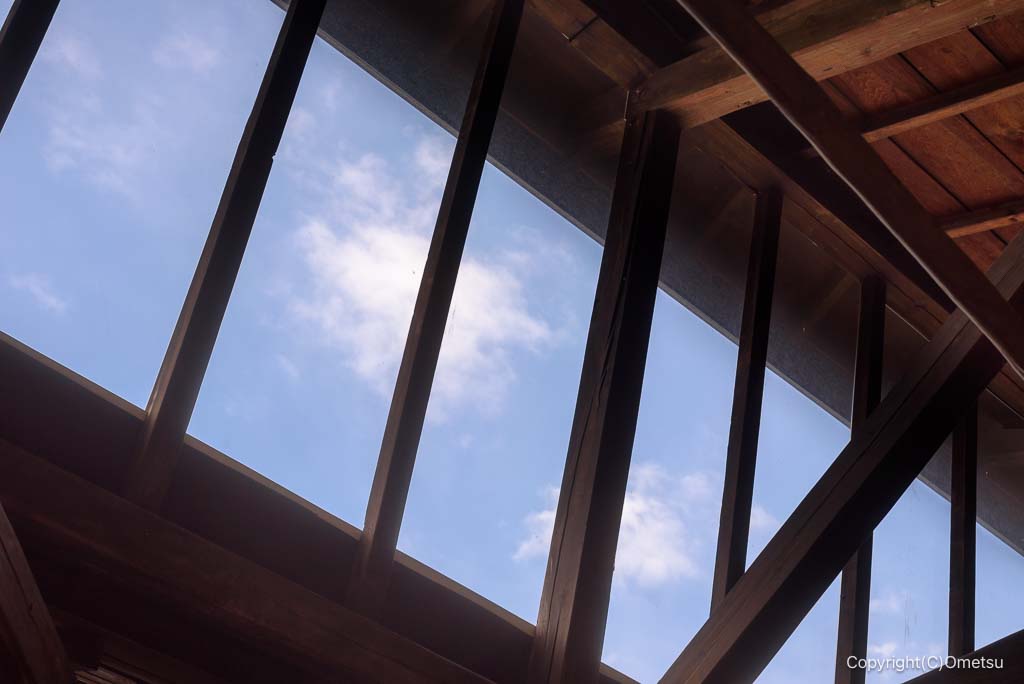 青梅市・梅郷の、ノコギリカフェの、天窓