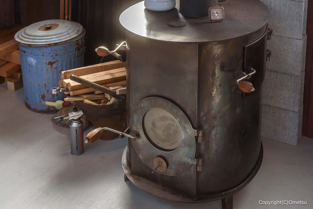 青梅市・梅郷の、ノコギリカフェの、薪ストーブ