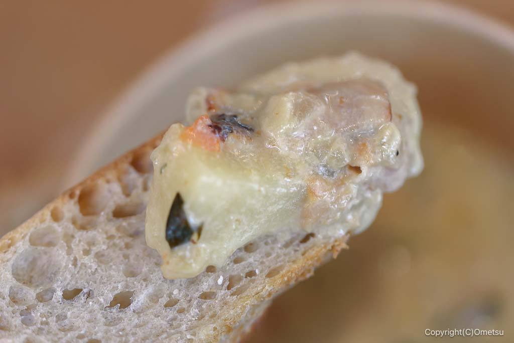 青梅市・梅郷の、ノコギリカフェのクラムチャウダーとパン