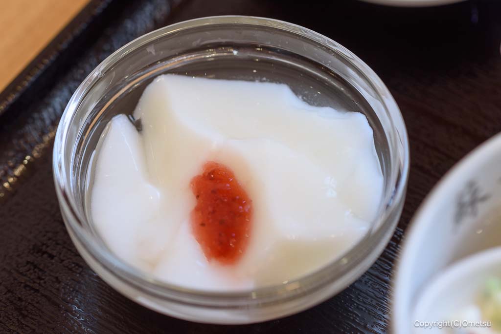 瑞穂町・ソーゴーチントンランの、杏仁豆腐