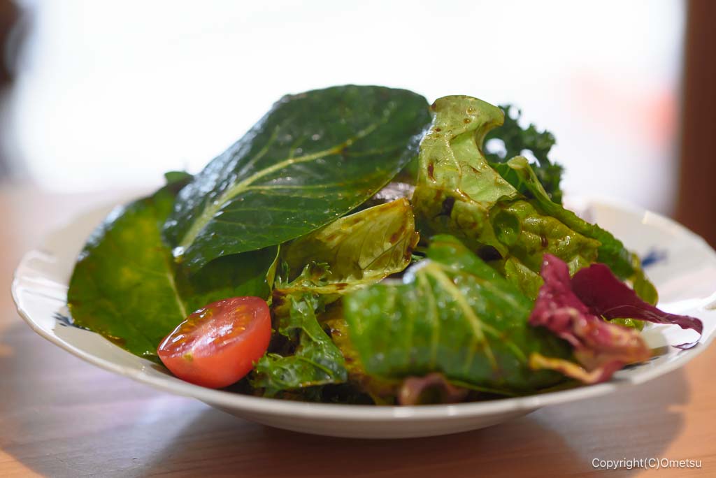 羽村の「カフェ バー アクアヴィータ」のサラダ