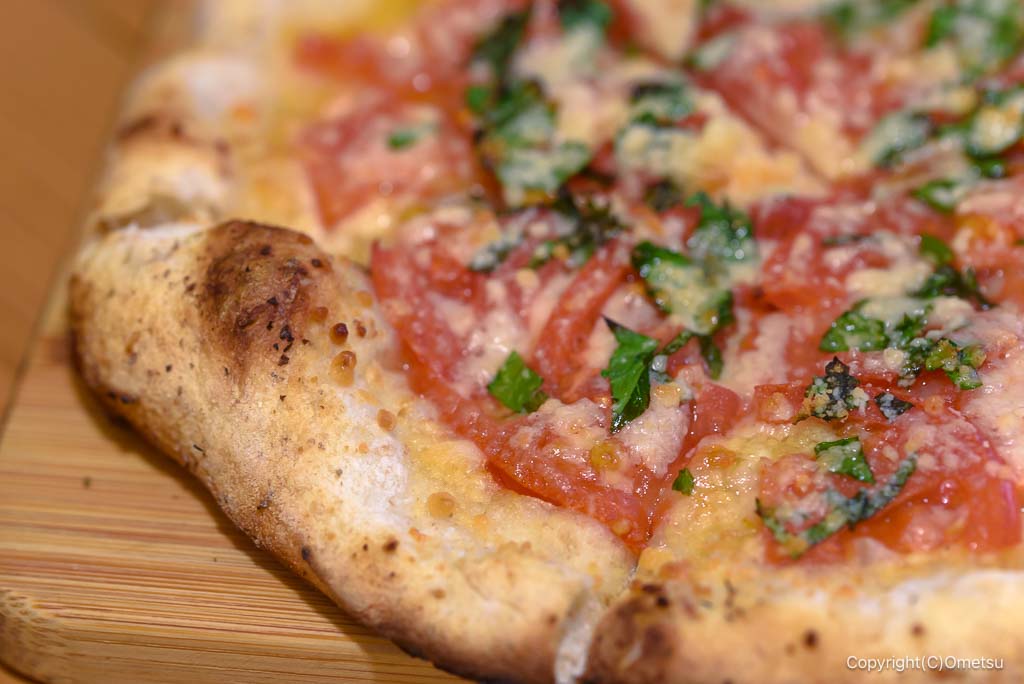 羽村の「カフェ バー アクアヴィータ」の、ピッツァの生地