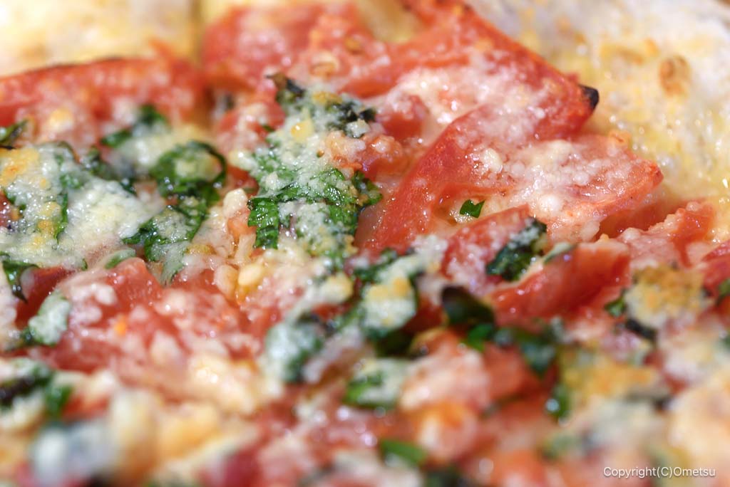 羽村の「カフェ バー アクアヴィータ」の、フレッシュトマトのピッツァ