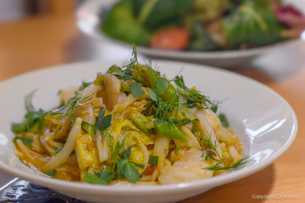 羽村の「カフェ バー アクアヴィータ」の、春野菜のパスタ