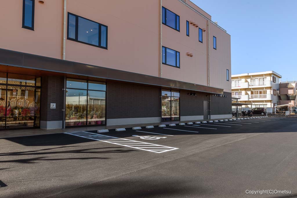 新町クリニック・駐車場