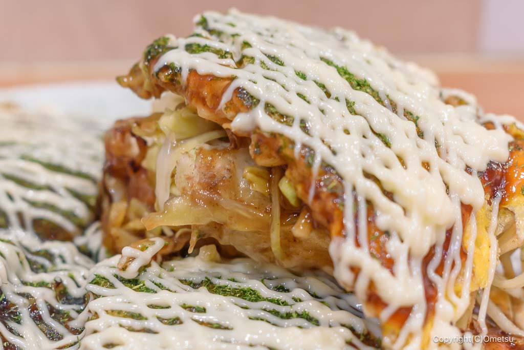 広島お好み焼きホプキンスの、肉玉そばの具材