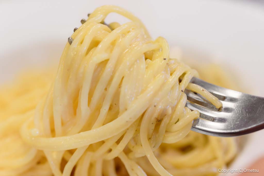 青梅市新町のNaturaの、カルボナーラのソースと麺