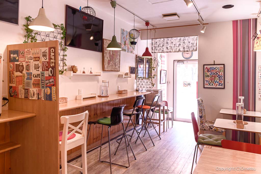 青梅のカレー店・クミンの店内