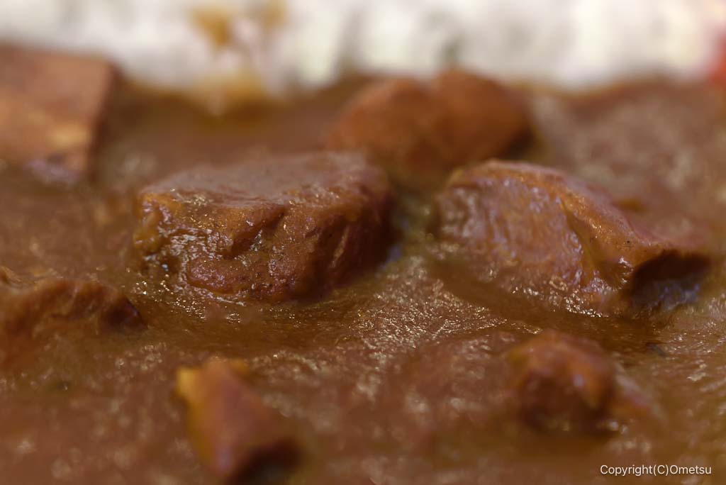 青梅のカレー店・クミンの、チキンカレーの鶏肉