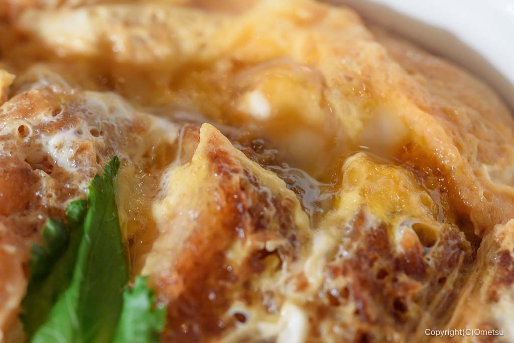 日の出町・花みずきの、カツ丼の玉子