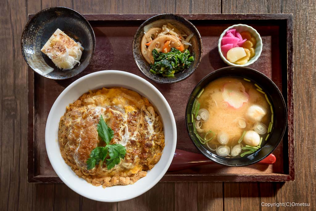 日の出町・花みずきの、カツ丼セット