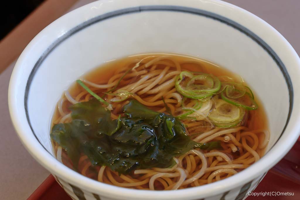 山田うどん食堂の、ハーフ蕎麦