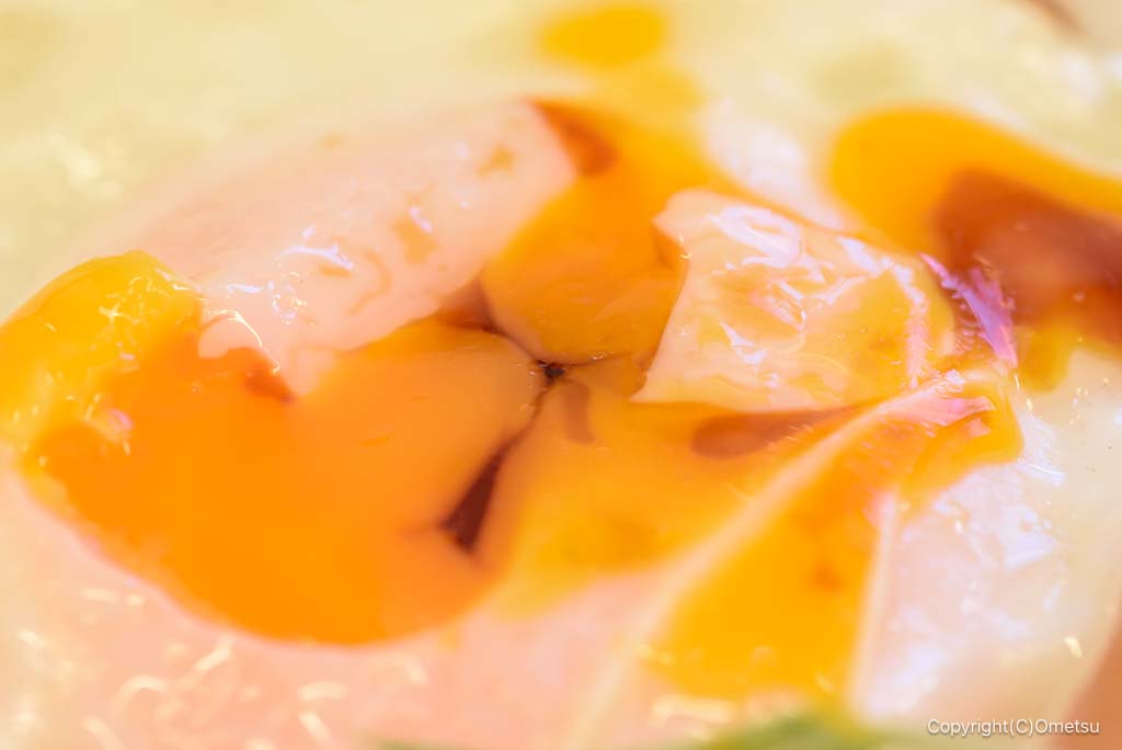 山田うどん食堂の、半熟の目玉焼き