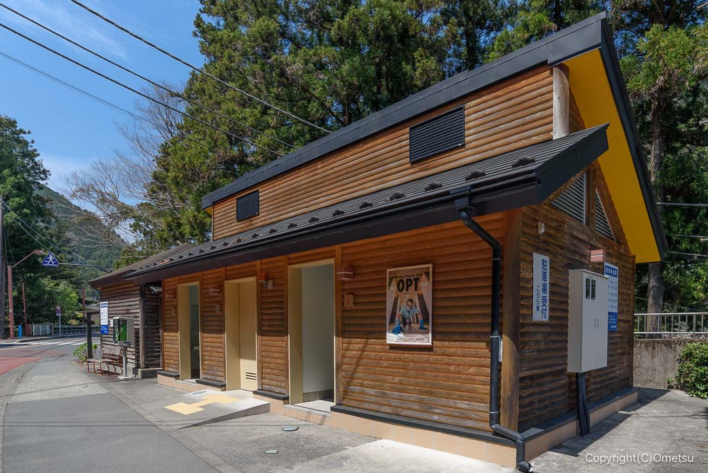 奥多摩・氷川駐車場トイレ