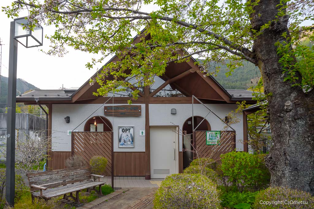 奥多摩・鳩ノ巣駅トイレ