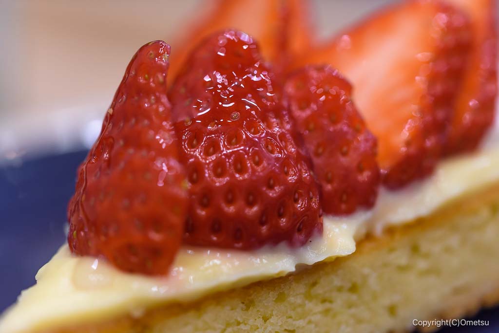 日の出町・ヒノサクの、いちごタルトのイチゴ